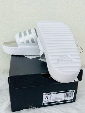 NIB! adidas Adilette Platform Slides
Color: white, metallic + grey
Size 7